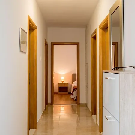 Anteo Free Parking Apartment Split