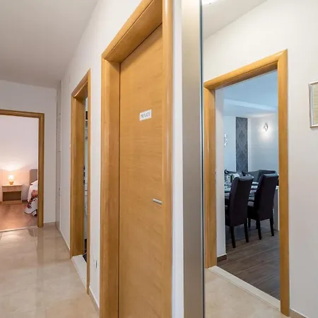 Anteo Free Parking Apartment Split